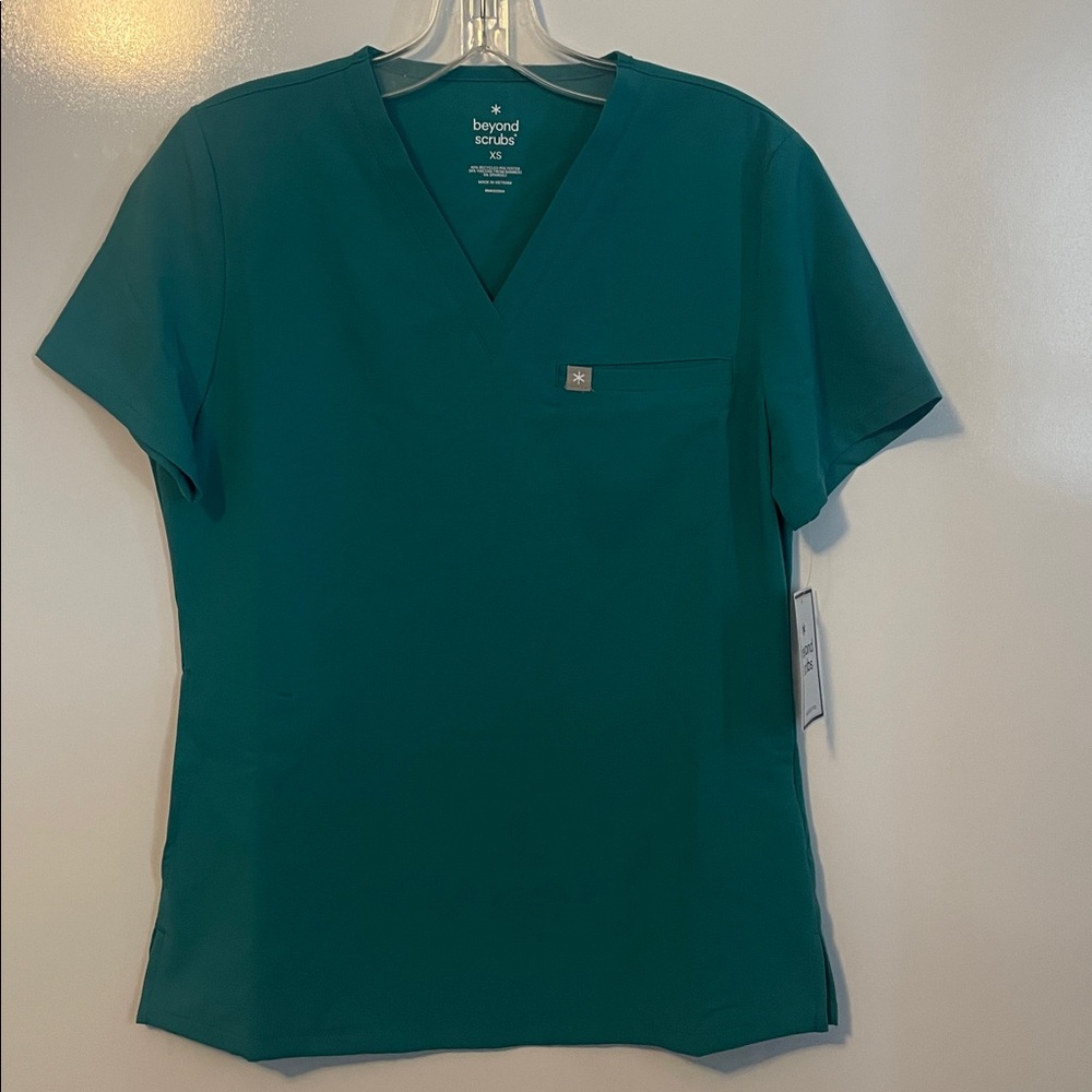 Beyond Scrubs V Neck Top Fresh Moss Green Size XS NWT